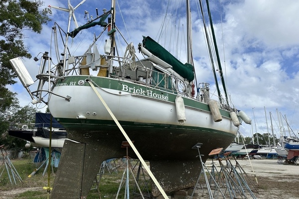 BRICK HOUSE 39ft Valiant Yacht For Sale