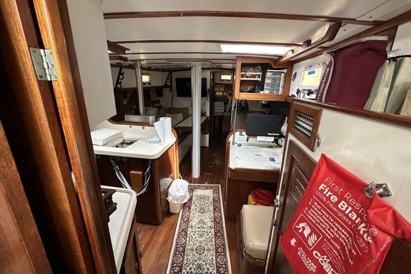 BRICK HOUSE 39ft Valiant Yacht For Sale