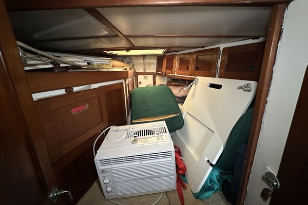 BRICK HOUSE 39ft Valiant Yacht For Sale