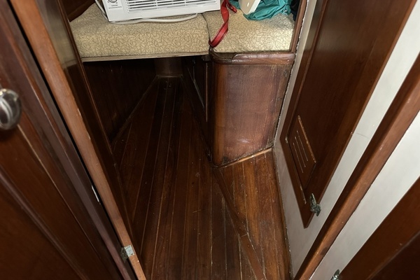BRICK HOUSE 39ft Valiant Yacht For Sale