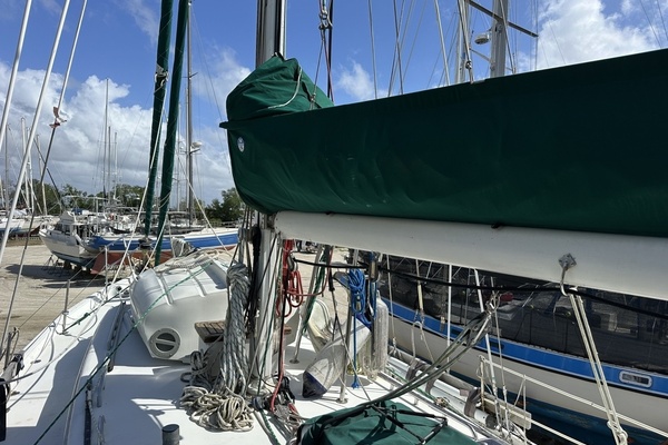 BRICK HOUSE 39ft Valiant Yacht For Sale