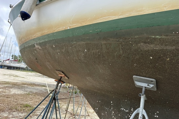 BRICK HOUSE 39ft Valiant Yacht For Sale