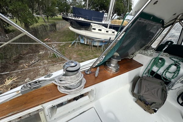 BRICK HOUSE 39ft Valiant Yacht For Sale
