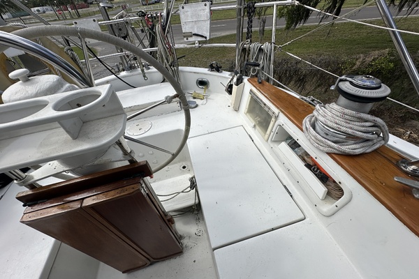 BRICK HOUSE 40ft Valiant Yacht For Sale