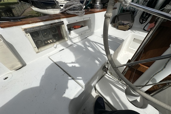 BRICK HOUSE 40ft Valiant Yacht For Sale