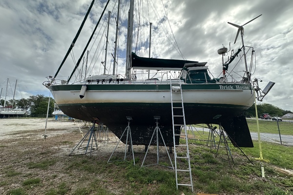 BRICK HOUSE 40ft Valiant Yacht For Sale