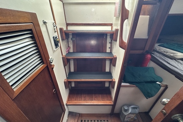 BRICK HOUSE 39ft Valiant Yacht For Sale