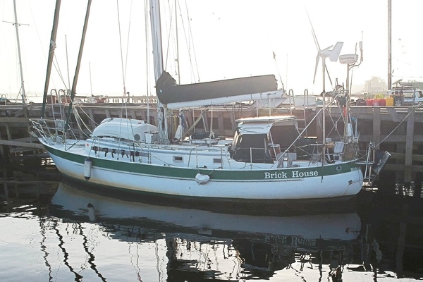 BRICK HOUSE 39ft Valiant Yacht For Sale