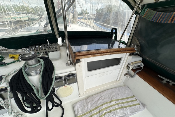 BRICK HOUSE 40ft Valiant Yacht For Sale