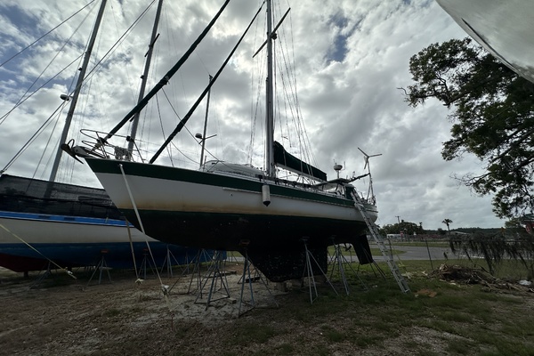 BRICK HOUSE 40ft Valiant Yacht For Sale
