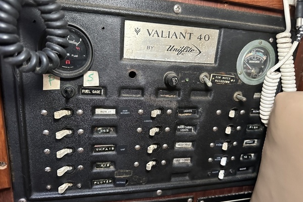 BRICK HOUSE 39ft Valiant Yacht For Sale