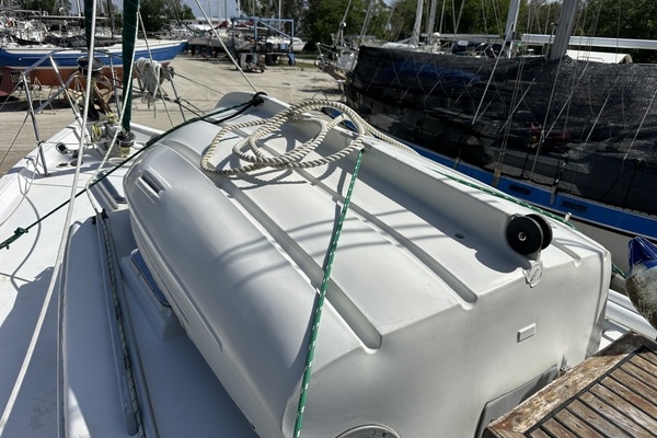 BRICK HOUSE 39ft Valiant Yacht For Sale