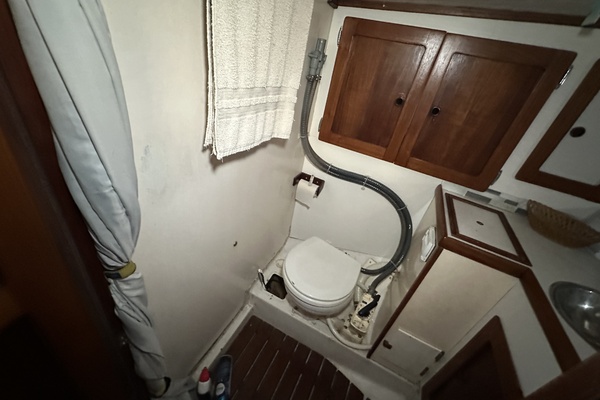 BRICK HOUSE 40ft Valiant Yacht For Sale