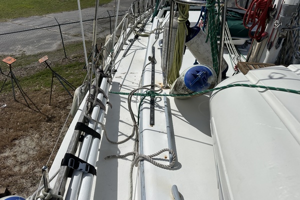 BRICK HOUSE 40ft Valiant Yacht For Sale