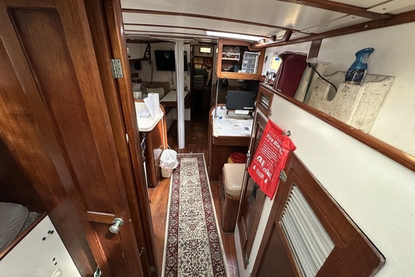 BRICK HOUSE 39ft Valiant Yacht For Sale