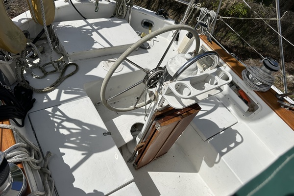 BRICK HOUSE 40ft Valiant Yacht For Sale