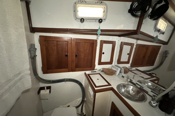 BRICK HOUSE 40ft Valiant Yacht For Sale