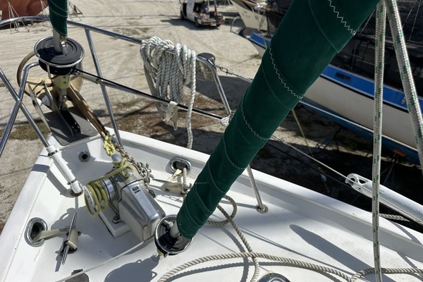 BRICK HOUSE 39ft Valiant Yacht For Sale