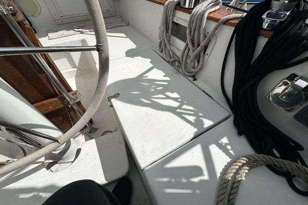 BRICK HOUSE 40ft Valiant Yacht For Sale