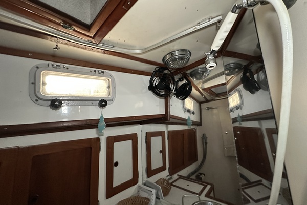 BRICK HOUSE 40ft Valiant Yacht For Sale