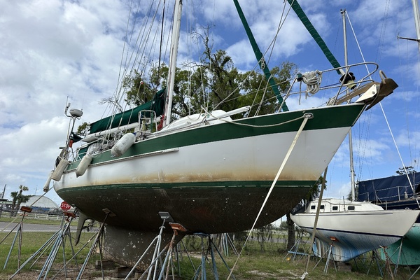 BRICK HOUSE 40ft Valiant Yacht For Sale