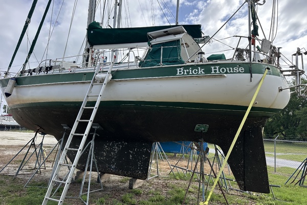 BRICK HOUSE 40ft Valiant Yacht For Sale