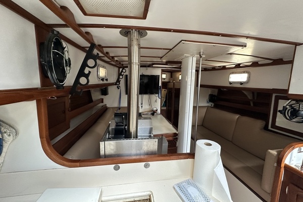 BRICK HOUSE 39ft Valiant Yacht For Sale