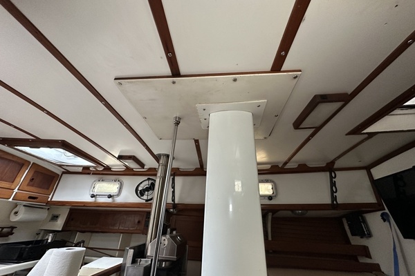 BRICK HOUSE 39ft Valiant Yacht For Sale