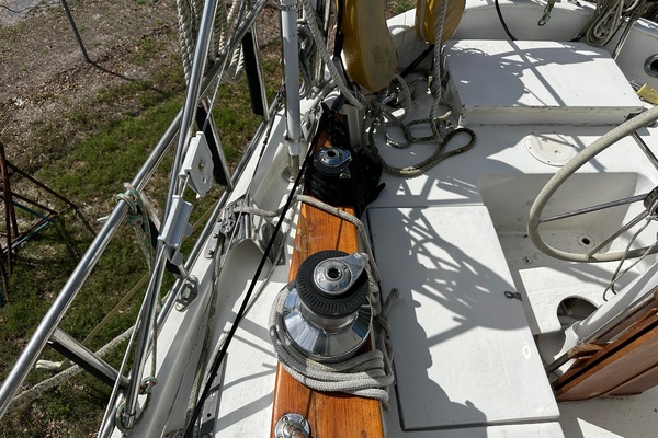 BRICK HOUSE 40ft Valiant Yacht For Sale