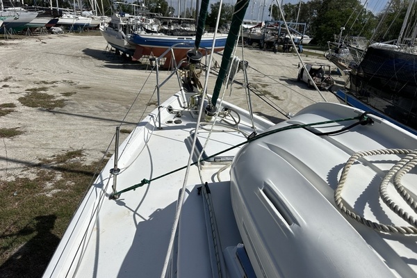 BRICK HOUSE 39ft Valiant Yacht For Sale