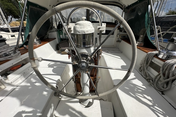 BRICK HOUSE 40ft Valiant Yacht For Sale