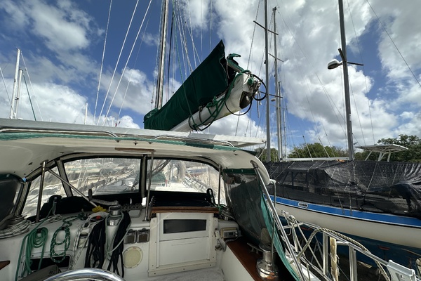 BRICK HOUSE 40ft Valiant Yacht For Sale