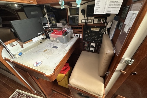 BRICK HOUSE 39ft Valiant Yacht For Sale