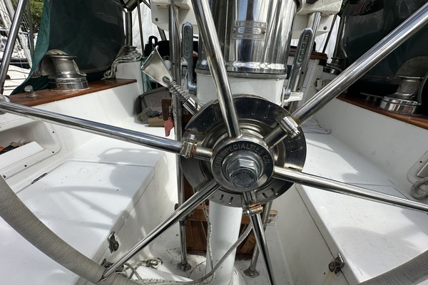 BRICK HOUSE 39ft Valiant Yacht For Sale
