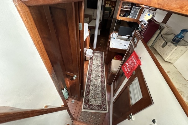 BRICK HOUSE 39ft Valiant Yacht For Sale