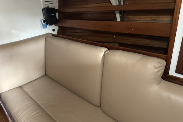 BRICK HOUSE 40ft Valiant Yacht For Sale