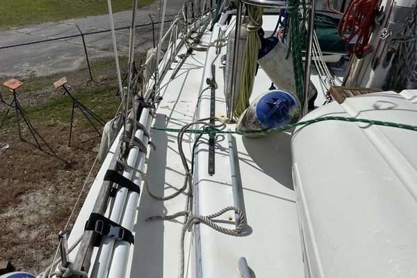 BRICK HOUSE 39ft Valiant Yacht For Sale