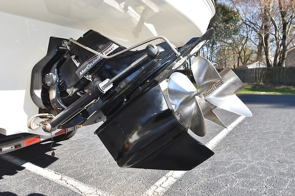 Photo of the 2008 Sea Ray Sundancer 260 "See Squirts"