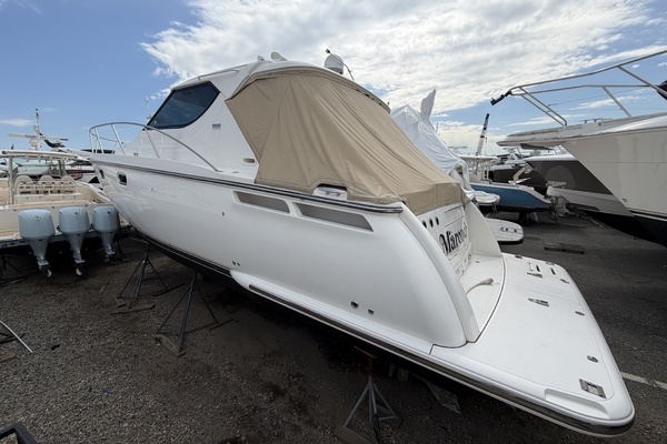 Photo of the 2006 Tiara Yachts 43 Sovran