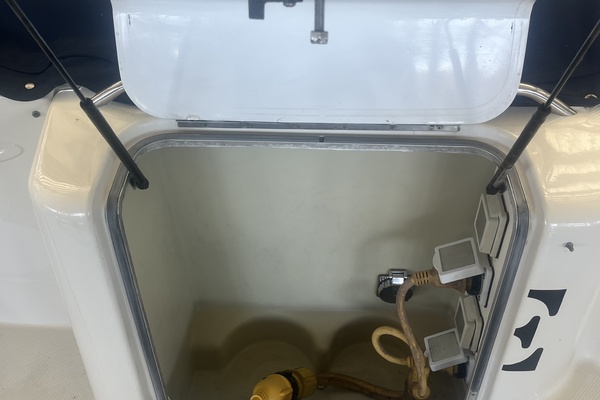 AT EASE 41ft Maxum Yacht For Sale