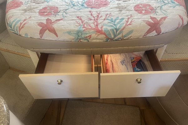 AT EASE 41ft Maxum Yacht For Sale