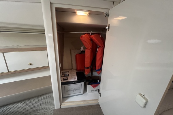 AT EASE 41ft Maxum Yacht For Sale