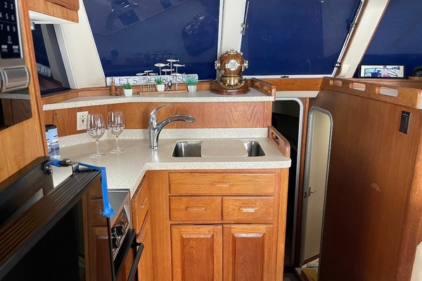 Photo of the 1998 Mainship 350 Trawler "Summer Breeze"