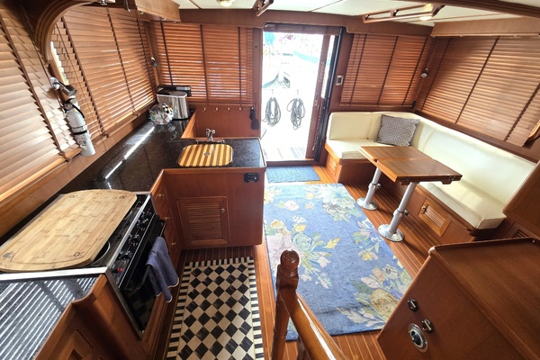 Southern Charm 37ft Mariner Yacht For Sale