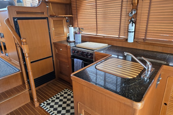Southern Charm 37ft Mariner Yacht For Sale