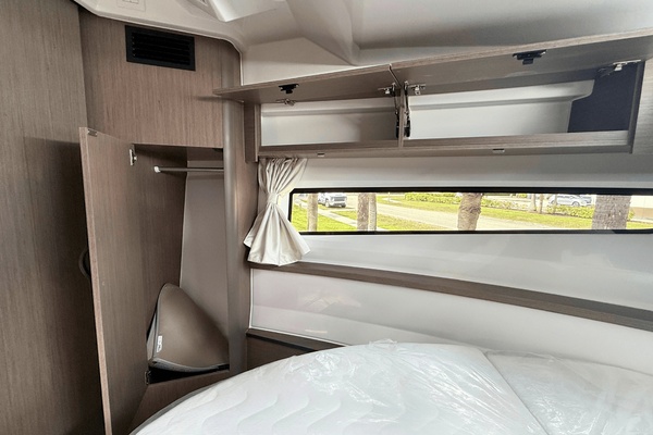 29ft Jeanneau Yacht For Sale