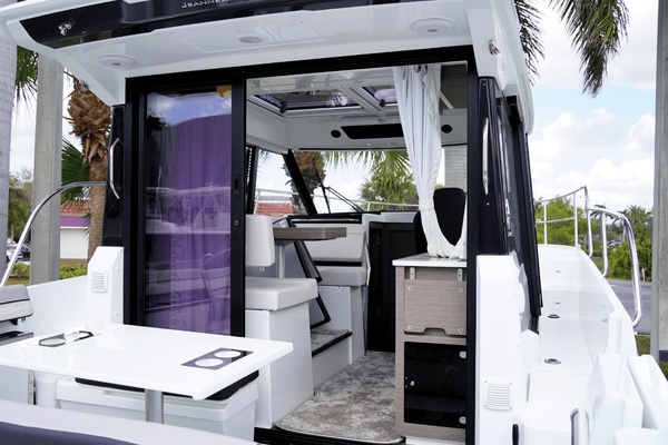 29ft Jeanneau Yacht For Sale