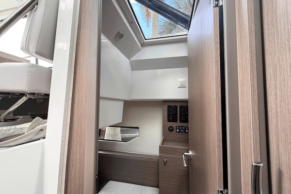 29ft Jeanneau Yacht For Sale