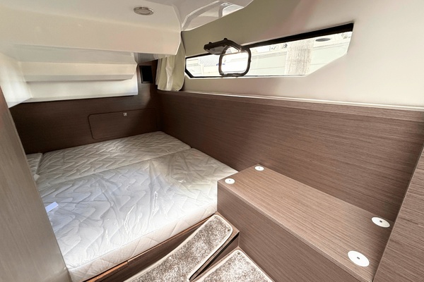 29ft Jeanneau Yacht For Sale