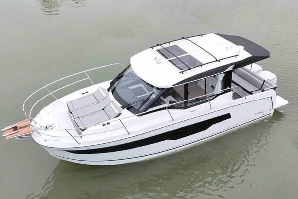 29ft Jeanneau Yacht For Sale